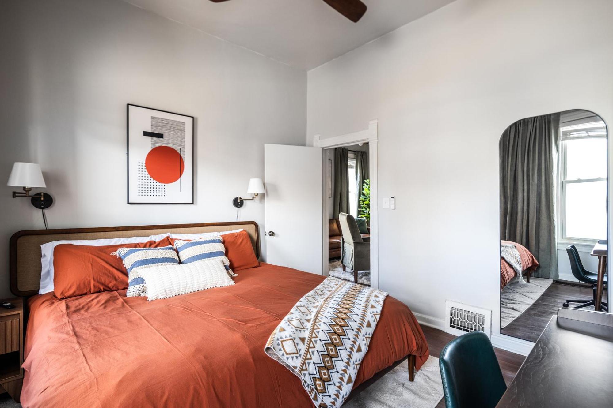 Mid-Century Modern Retreat In Little Italy Διαμέρισμα Κλίβελαντ Εξωτερικό φωτογραφία